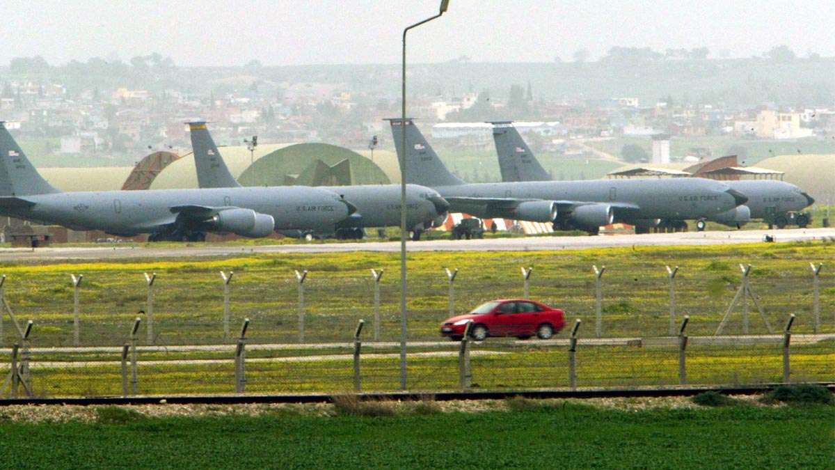 Aviones cisterna de EEUU en la base aérea turca de Incirlik. (Foto: AFP)