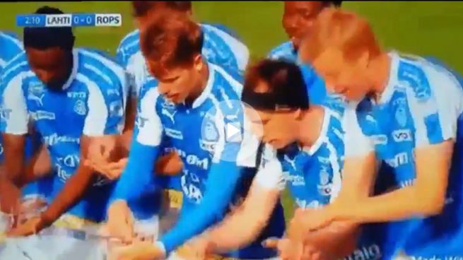 Un equipo finlandés celebra un gol ¡capturando un Pokémon!