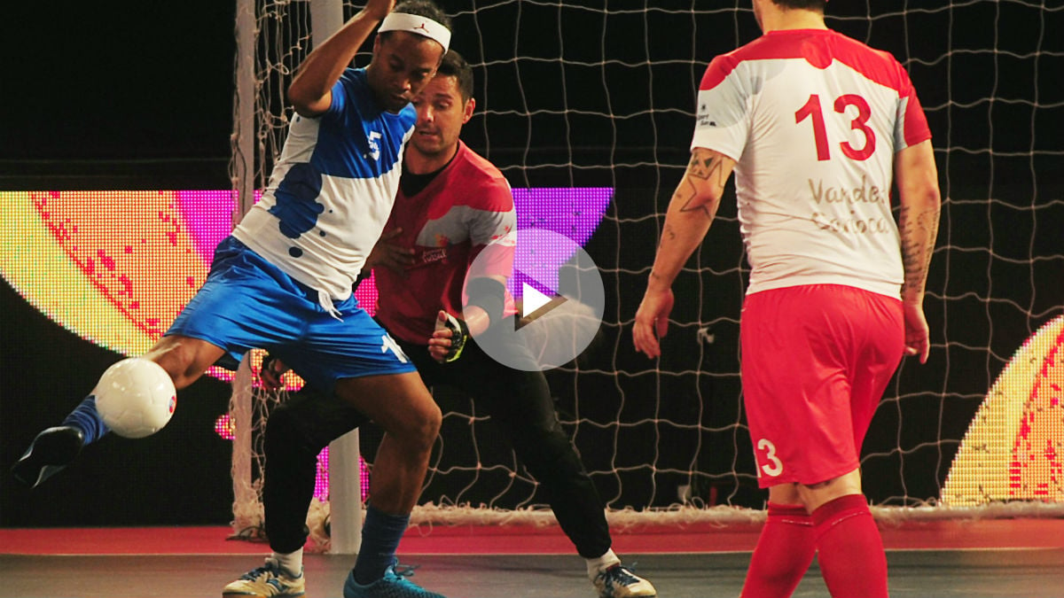 Ronaldinho se marcha al fútbol sala.