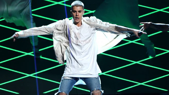 Justin Bieber ataca a sus fans en un concierto