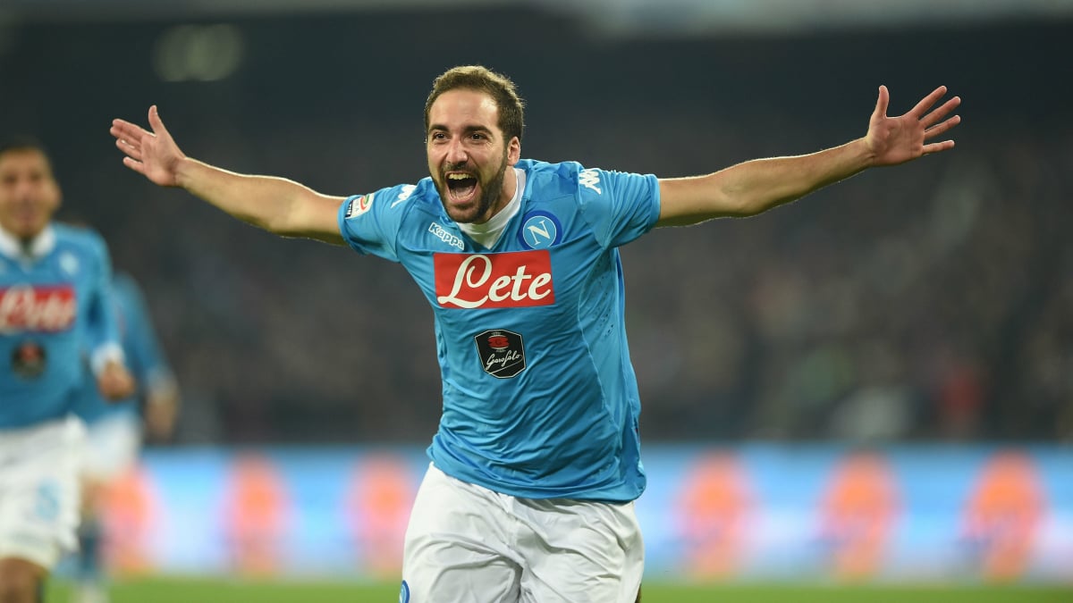 Higuaín celebra un gol con el Nápoles. (Getty)