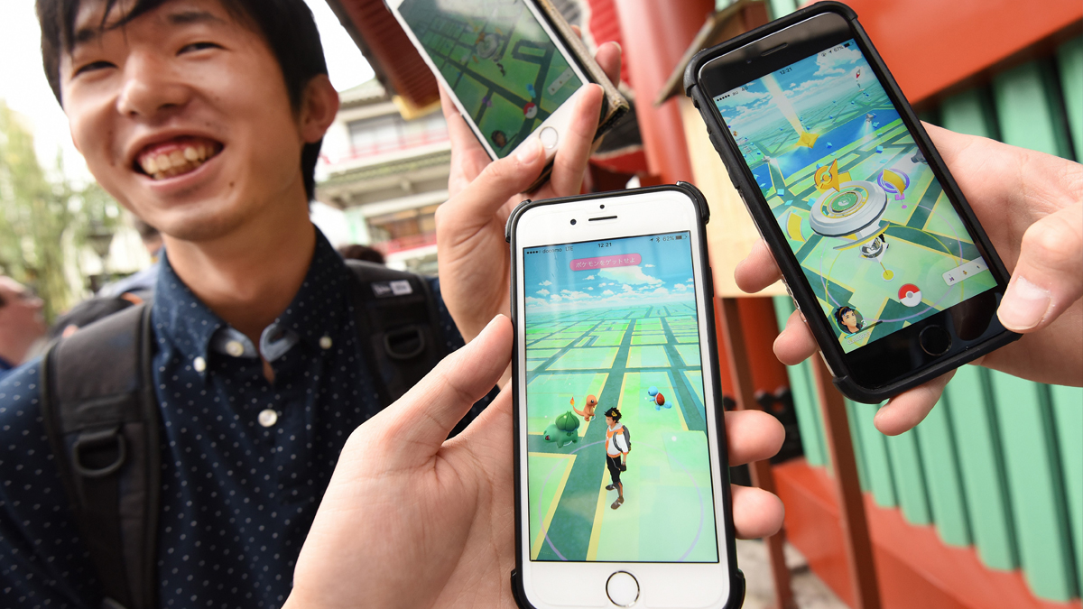 Primeros usuarios de Pokémon Go en Japón. (Foto: AFP)