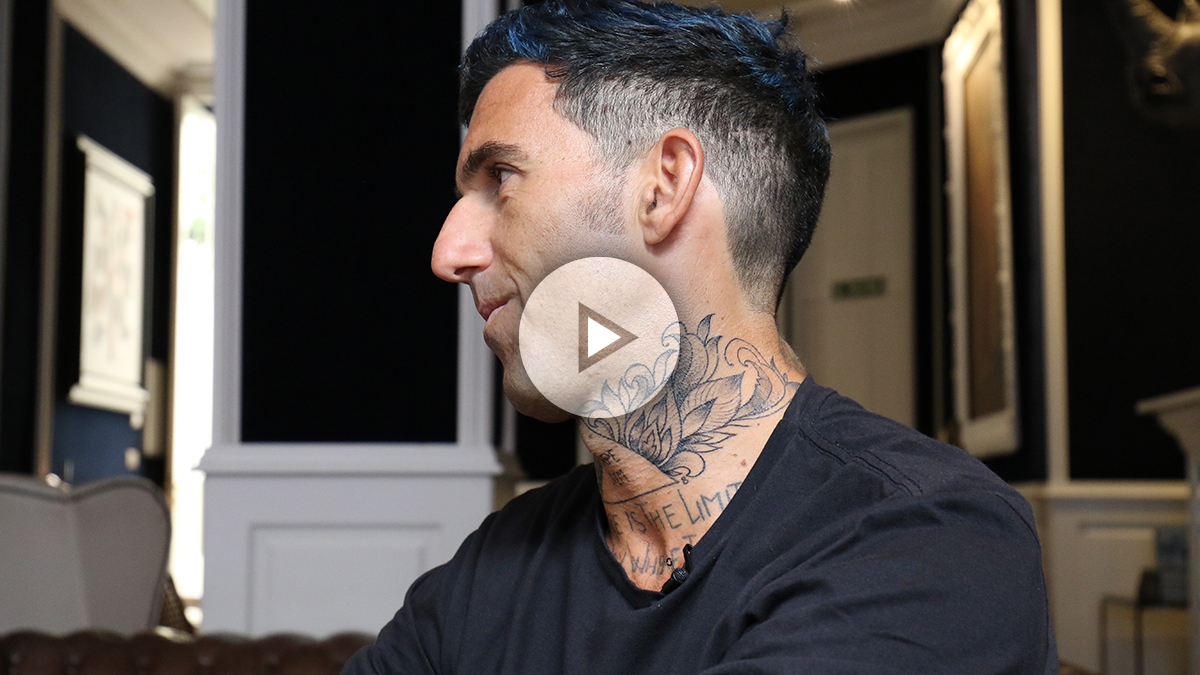El trader, emprendedor y deportista, Josef Ajram en una entrevista con OKDIARIO. (Foto: Raquel Tejero)