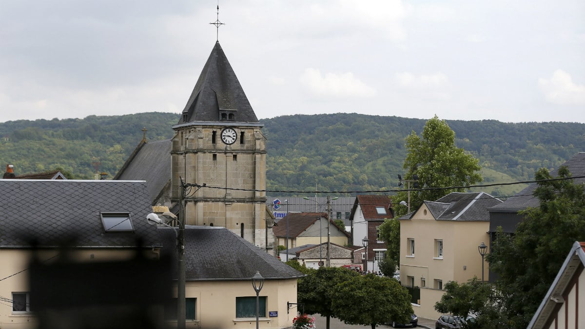 La iglesia de Saint Etienne en Normandía asaltada por los terroristas del ISIS. (AFP)