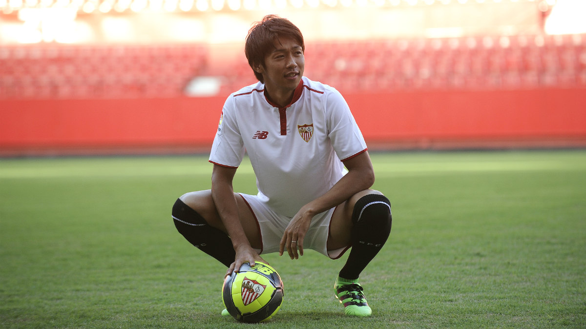 Kiyotake, en su presentación con el Sevilla. (AFP)