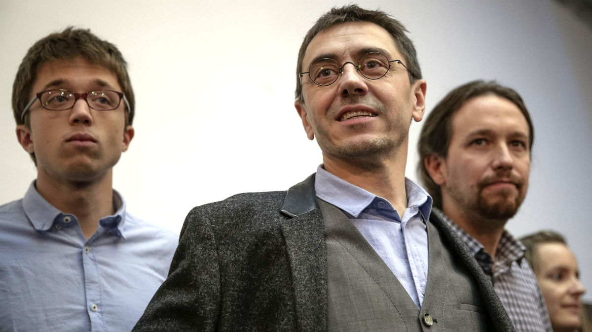 Juan Carlos Monedero, junto a Íñigo Errejón y Pablo Iglesias. (Foto: EFE)