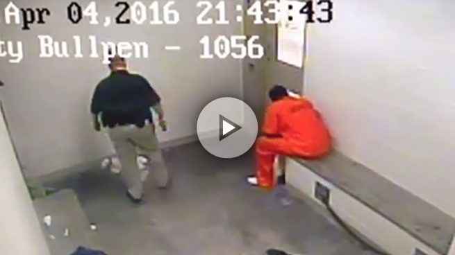 Tres guardias de seguridad asfixian a un preso en una cárcel de Oklahoma