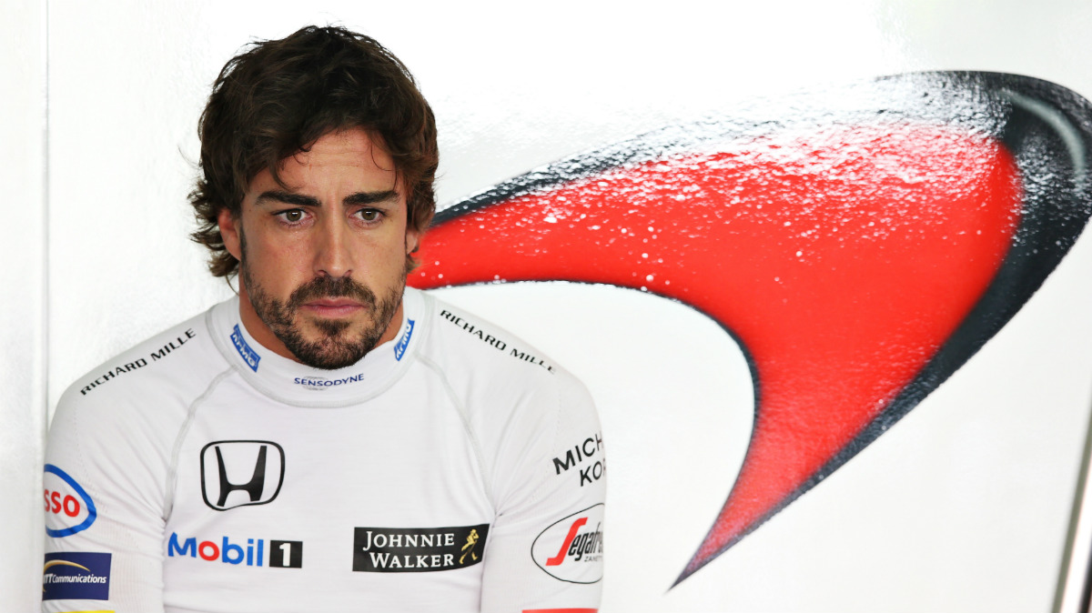 Fernando Alonso no tiene motivos para sonreír. (Getty)