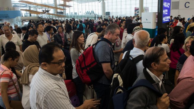 El aeropuerto de Hong Kong cancela todos los vuelos por las protestas