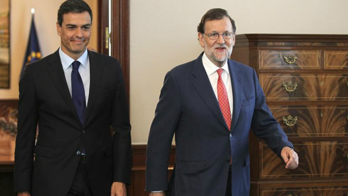 Mariano Rajoy y Pedro Sánchez, en una reunión en el Congreso.