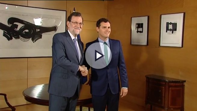 Rivera no se mueve de la abstención y acuerda con Rajoy negociar los Presupuestos