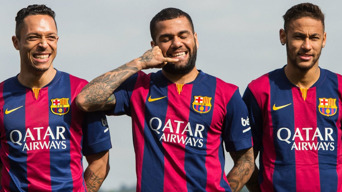 Dani Alves, Adriano y Neymar durante la presentación de un patrocinador del Barça. (Getty)