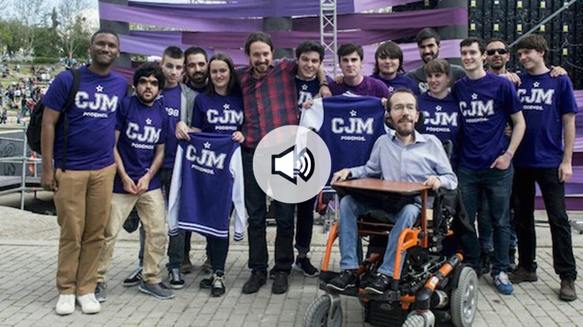 Pablo Iglesias y Pablo Echenique con integrantes del Círculo Joven de Podemos Madrid.