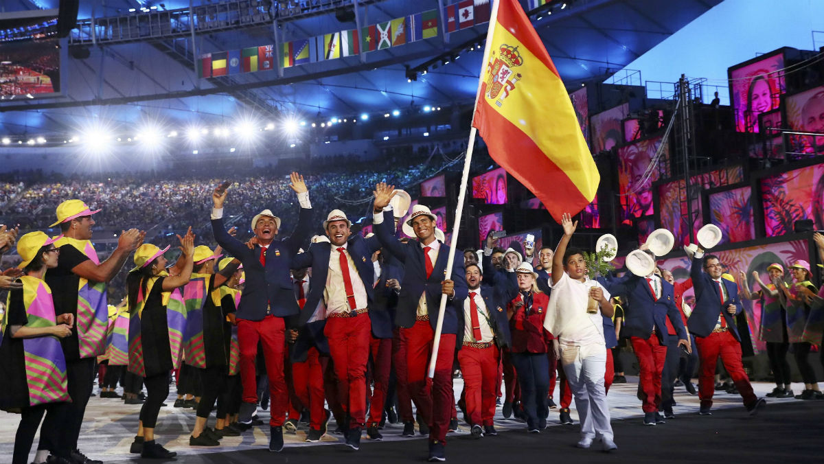Nadal portó la bandera de España en la ceremonia de inauguración de Río 2016. (Reuters)