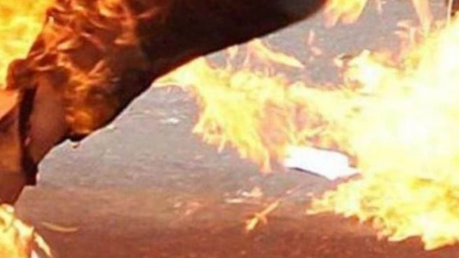 Herido grave tras quemarse a lo bonzo en Coria del Río (Sevilla): los vecinos evitaron una tragedia