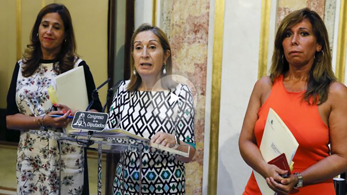 La presidenta del Congreso, Ana Pastor, en rueda de prensa en el Congreso. (Foto: EFE)