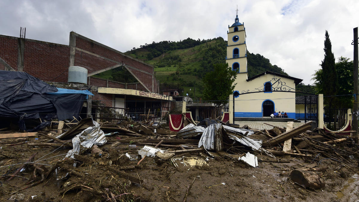 Foto del daño que ha causado Earl en la localidad de Xaltepec, en el estado de Puebla, al este de México. (Foto: AFP)