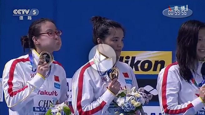 Una nadadora china se gana la simpatía del mundo entero con su reacción al ganar un bronce