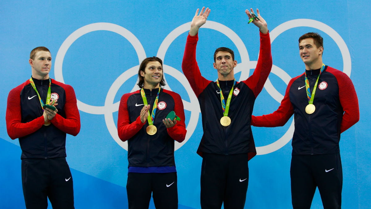 Phelps se despide de Río tras ganar su cuarto oro. (Getty)