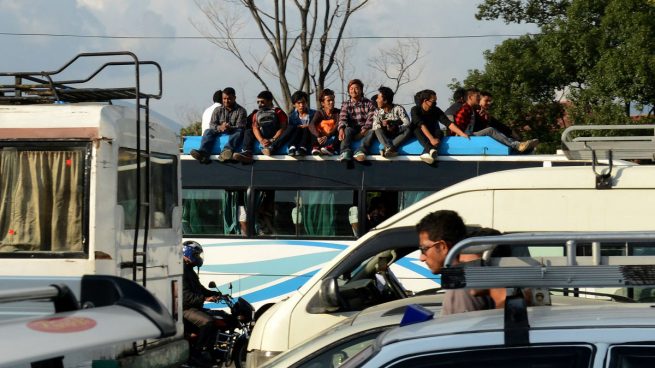 Al menos 26 muertos y 43 heridos en Nepal tras caer por un barranco el autobús en el que viajaban