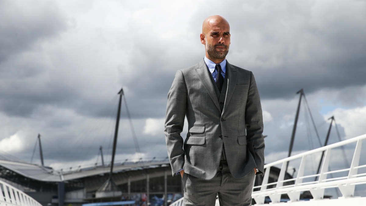 Pep Guardiola posa como entrenador del Manchester City. (Getty)