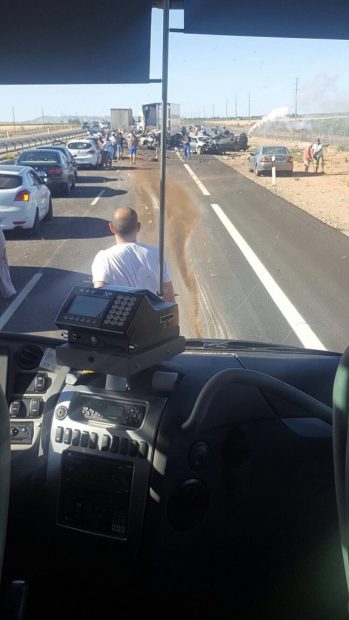 Foto del accidente tomada desde un autobús de pasajeros. (Foto: @MAMCuartero)