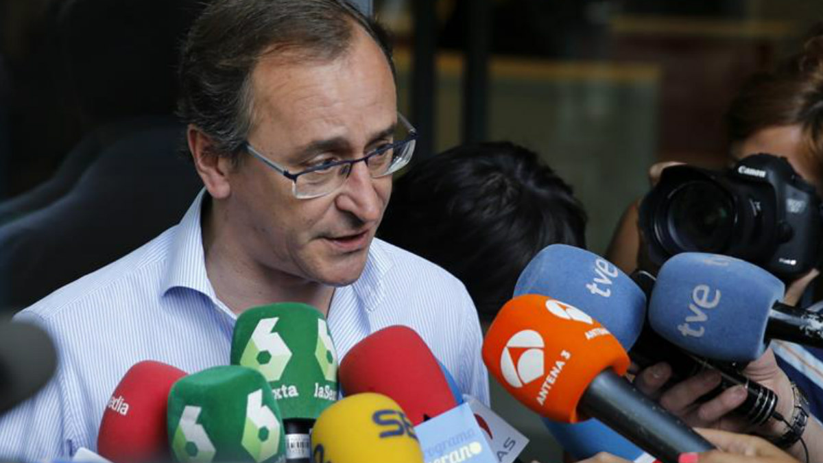 Alfon Alonso en un acto con afiliados motivo de la Semana Grande de San Sebastián. (Foto: EFE)