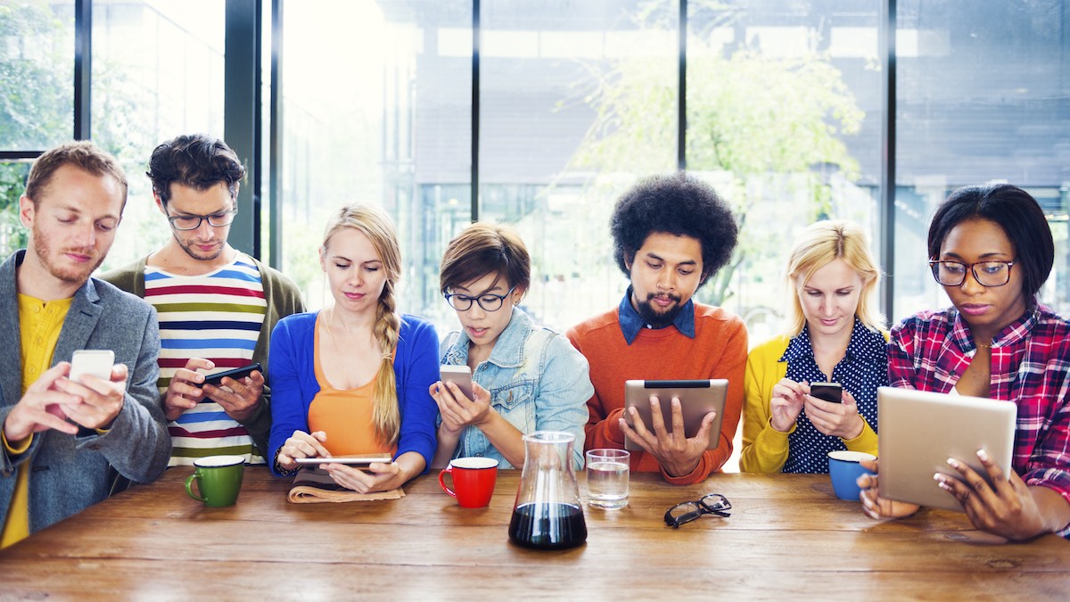 Millenials, una generación permanentemente conectada. (Foto: Getty)