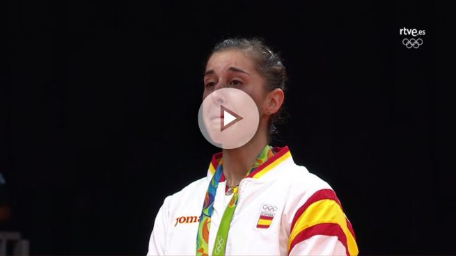 Carolina Marín no pudo contener las lágrimas al escuchar el himno de España