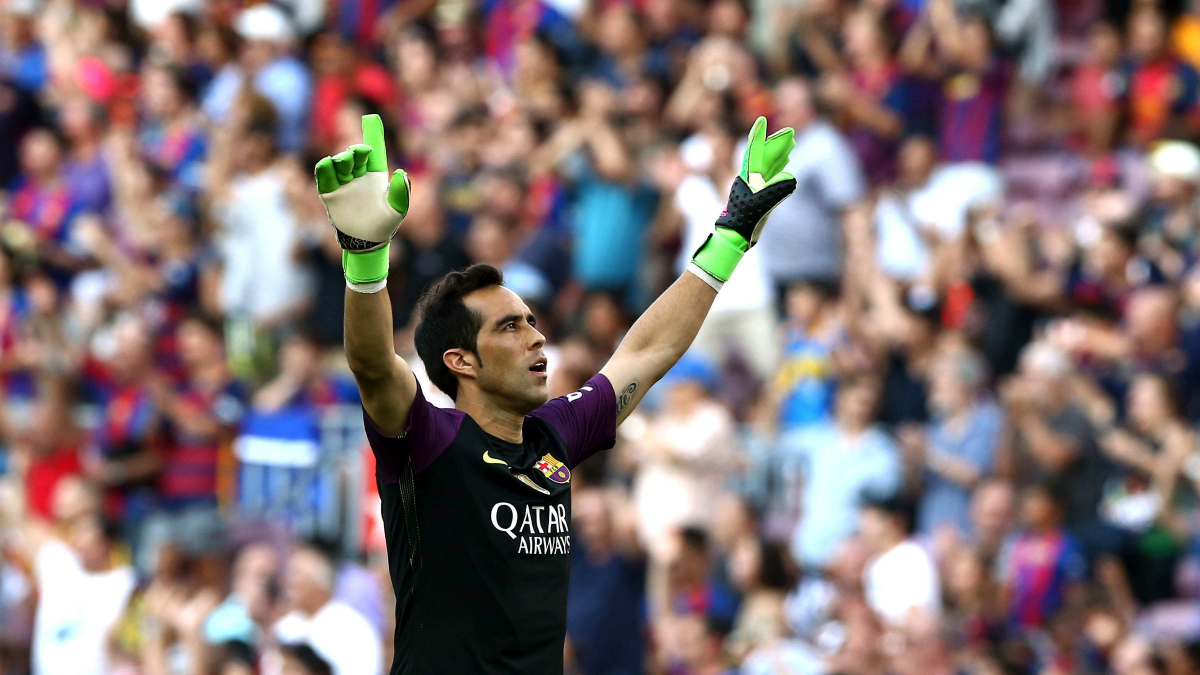 Claudio Bravo, en ele transcurso del Barcelona-Betis. (EFE)