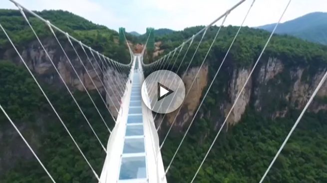 Este es el escalofriante puente más alto y largo del mundo