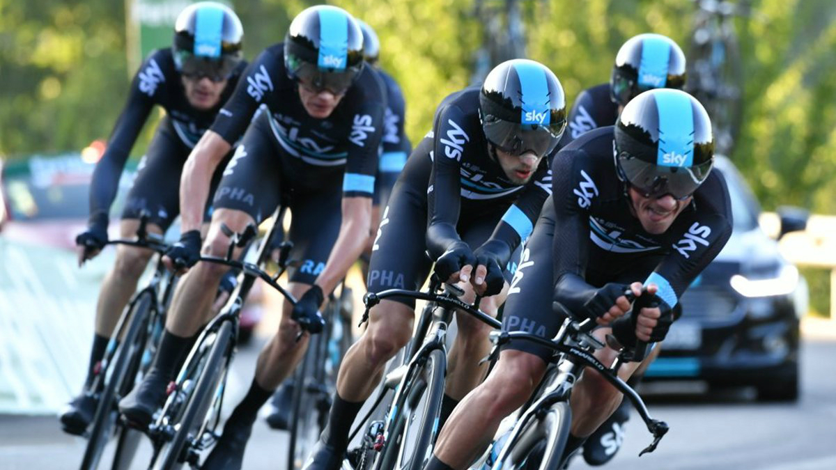 El equipo Sky, en la primera etapa de la Vuelta 2016. (@lavuelta)