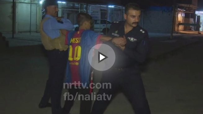 Detienen a un niño suicida con explosivos debajo de una camiseta de Messi