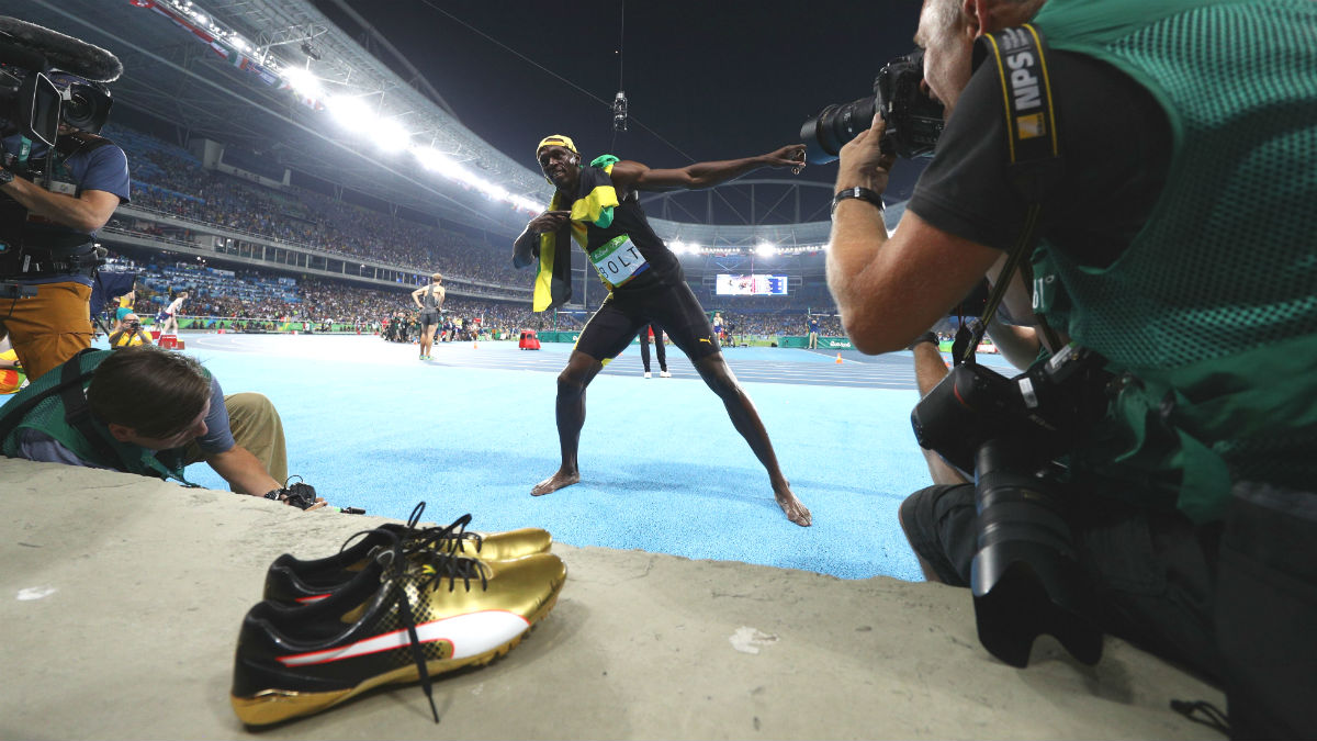 Usain Bolt celebra uno de sus oros en Río. (Getty)