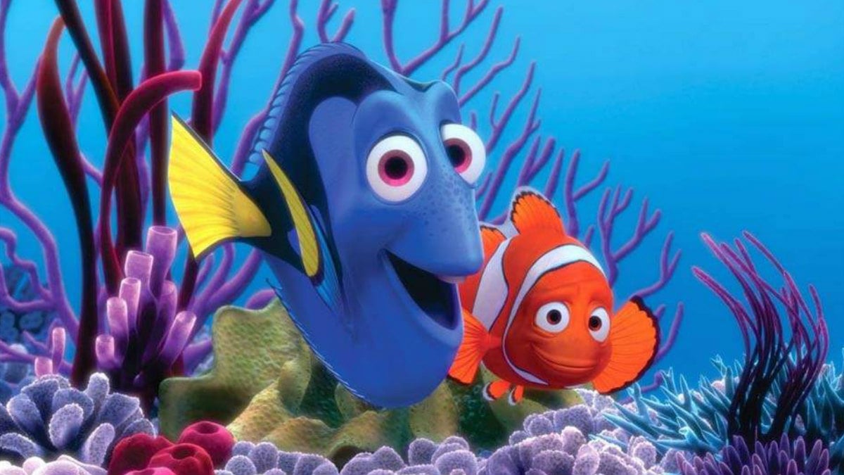 Dory y Marlin buscan al hijo del pez payaso, Nemo, al que ha atrapado un humano. Juntos tendrán que superar diversos contratiempos y peligros. (Foto: Pixar)