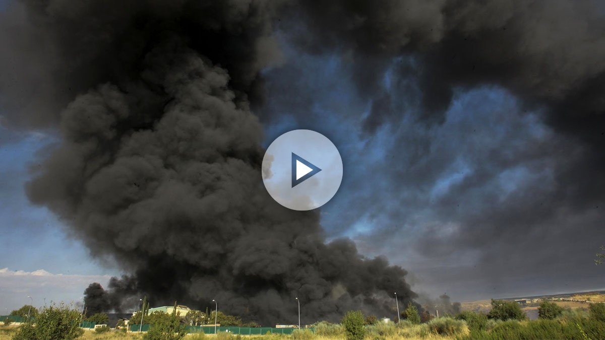 Imagen del incendio en la planta de residuos de Guadalajara (Foto: Efe).