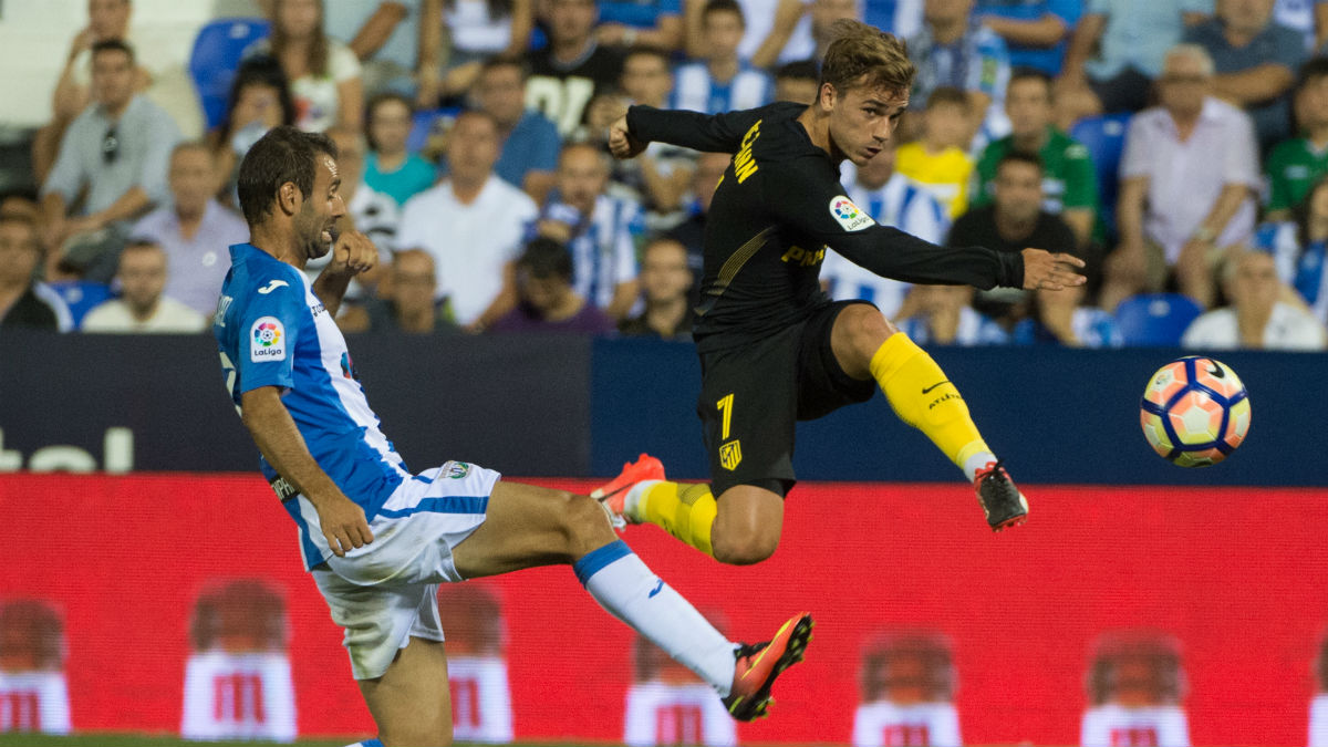 Antoine Griezmann dispara a puerta ante el Leganés. (AFP)