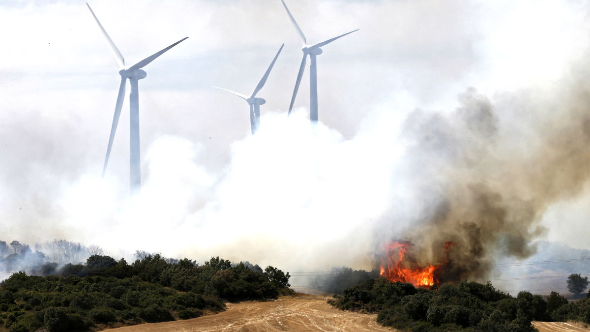 Imagen del incendio de Navarra (Foto: Efe).