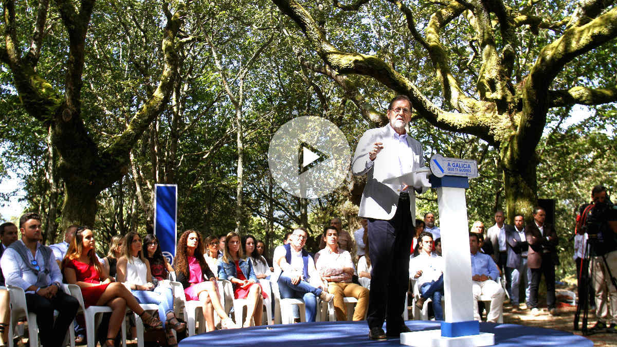 Rajoy durante su discurso en el acto del PP en Cotobade (Foto: Efe).