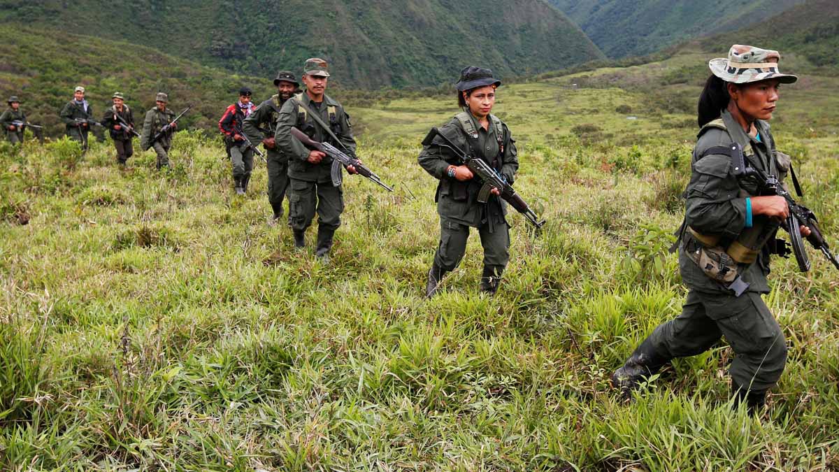 Miembros armados del Frente 51 de las FARC (Foto: Reuters)