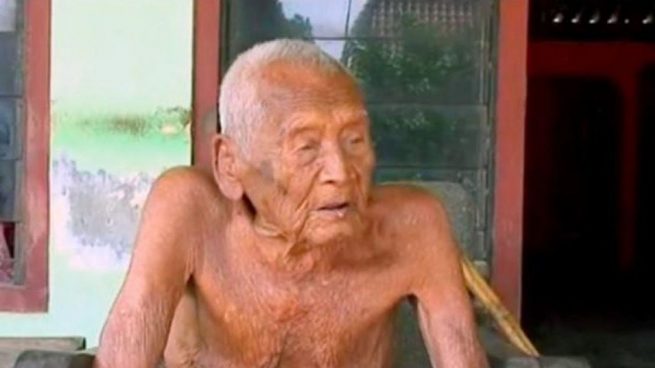 El hombre indonesio que alcanzó los 145 años dice que ya «sólo quiero morir»