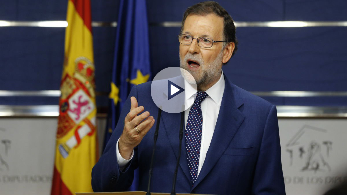 El presidente del Gobierno en funciones, Mariano Rajoy, tras su reunión con el secretario general del PSOE, Pedro Sánchez. (Foto: EFE)