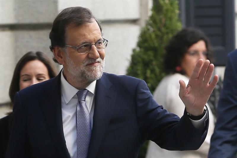 Mariano Rajoy a su llegada al Congreso. EFE