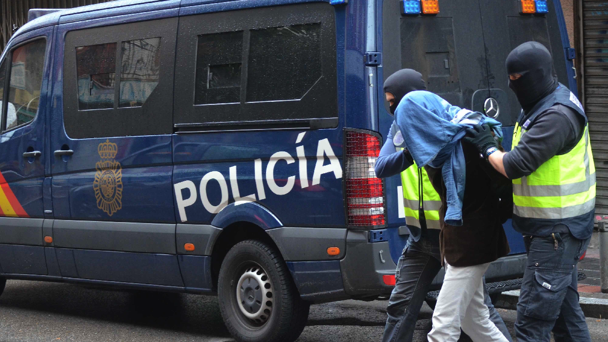 Detención de la Policía en Madrid. (Foto: AFP)