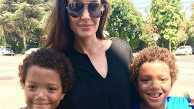 Angelina Jolie con los gemelos