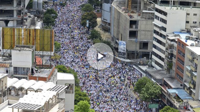 La oposición venezolana toma las calles para exigir el revocatorio a Maduro