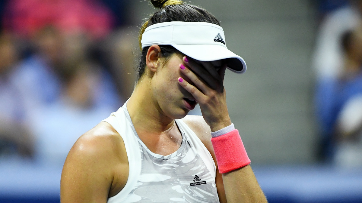 Garbiñe Muguruza se echa las manos a la cabeza tras ser eliminada del US Open. (Getty)