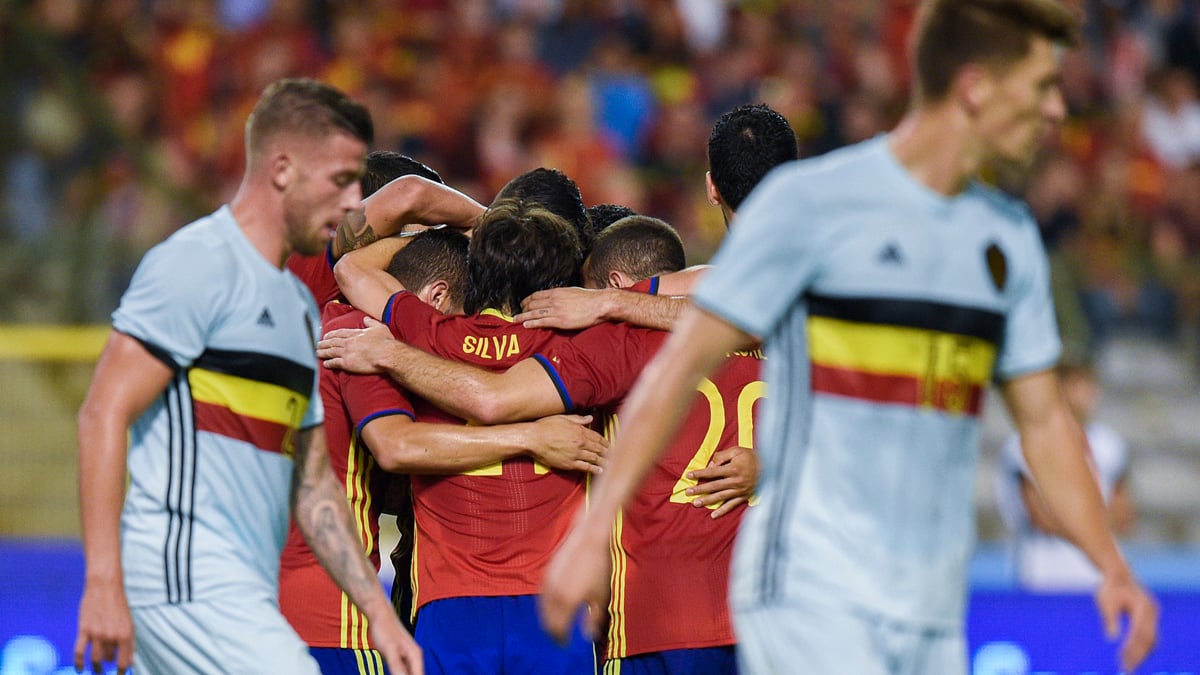 Los jugadores, celebrando el primer gol de Silva.