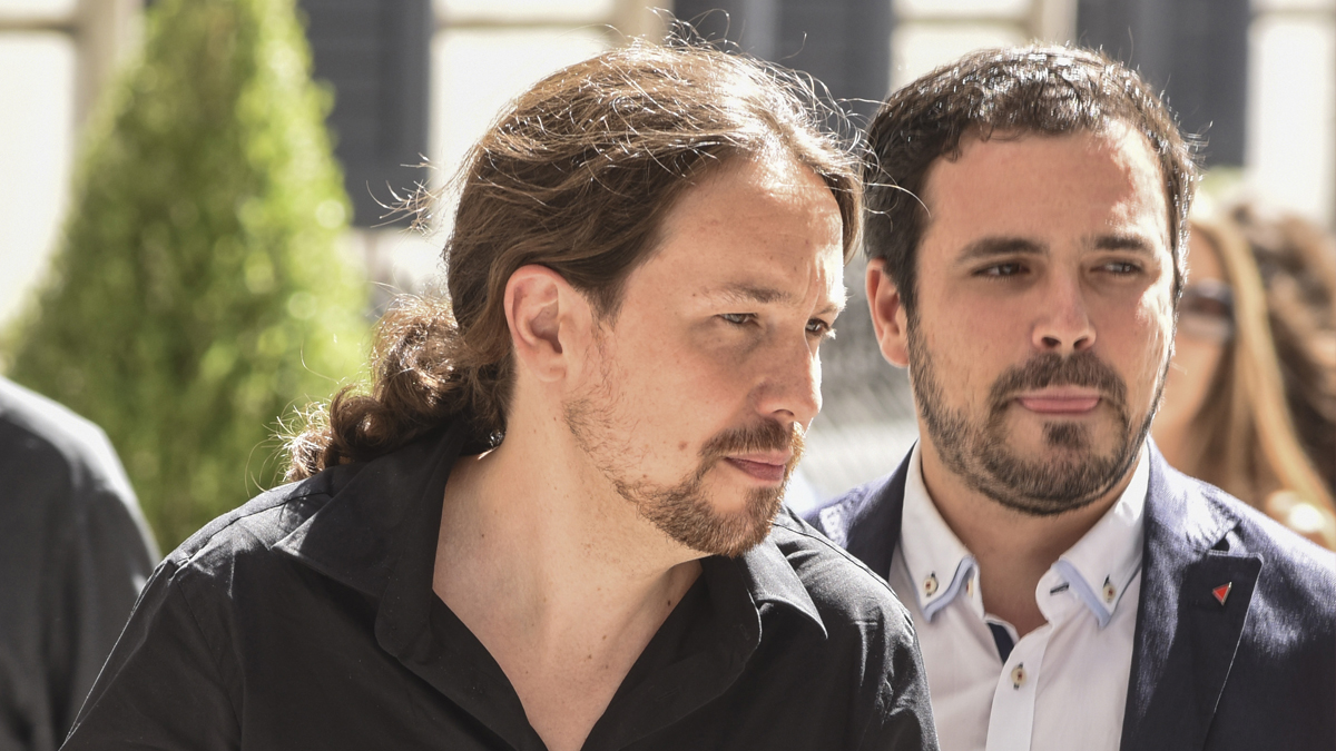 Pablo Iglesias y Alberto Garzón. (Foto: AFP)