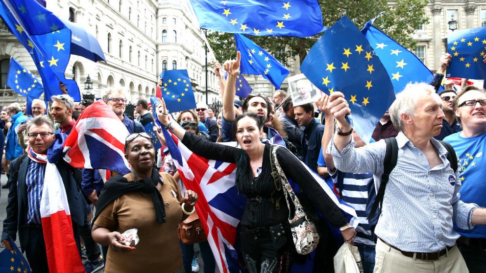 Manifestantes en Londres a favor de seguir en la Unión Europea. (Foto: AFP) | Brexit